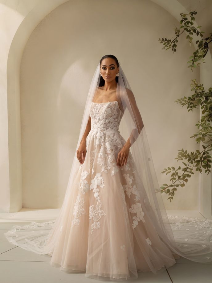 April Banbury 16 April Banbury wedding dress Briony