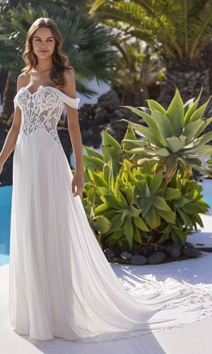 Love by Enzoani Elsa wedding dress