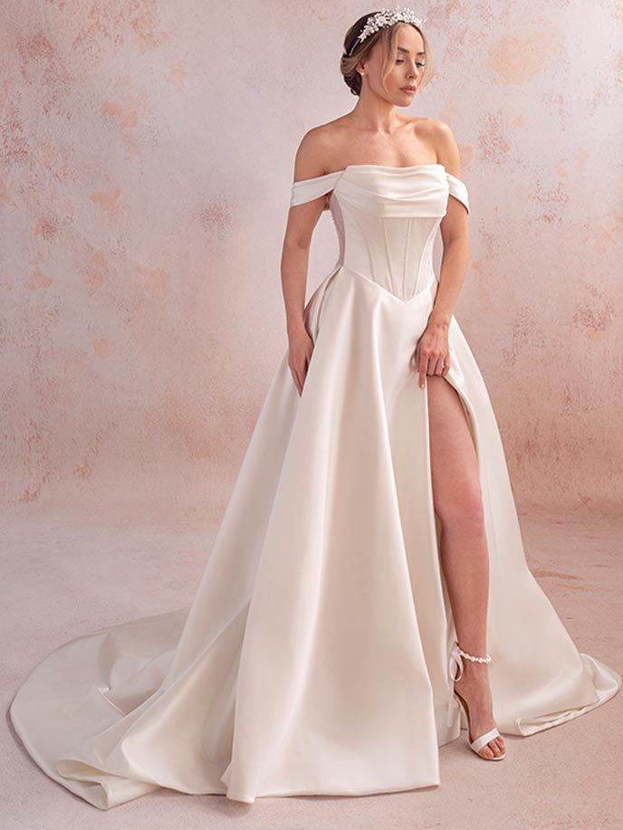April Banbury 12 April Banbury Wedding dress Aadrika