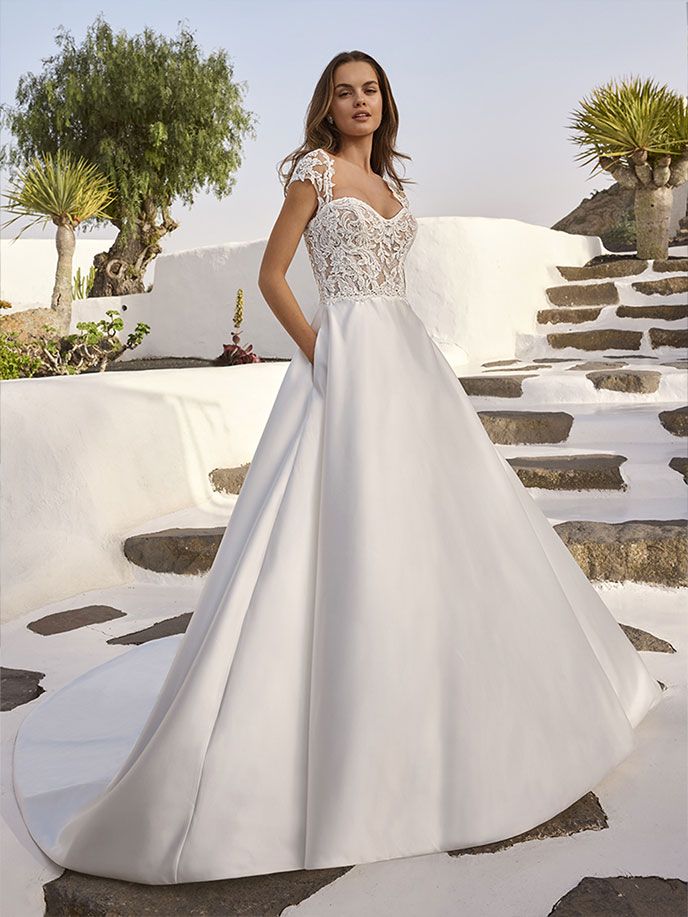 Love by enzoani 22 love by Enzoani Everdeen wedding dress