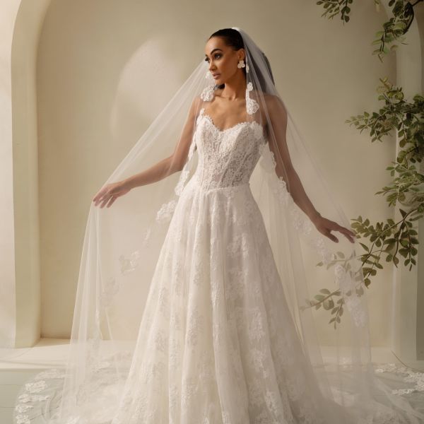 April Banbury 21 Dama Couture Arania